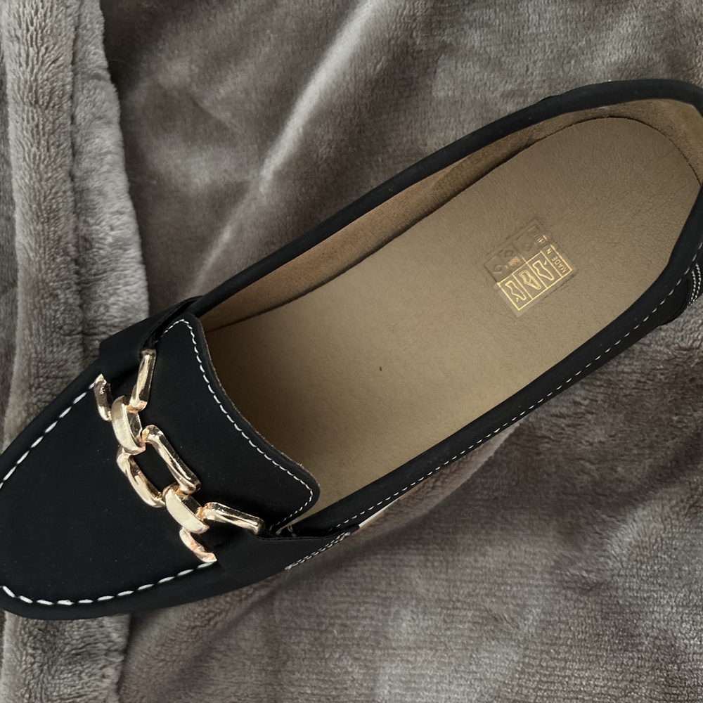 Black and Gold Flats with Chain Detail - Picture 6 of 7